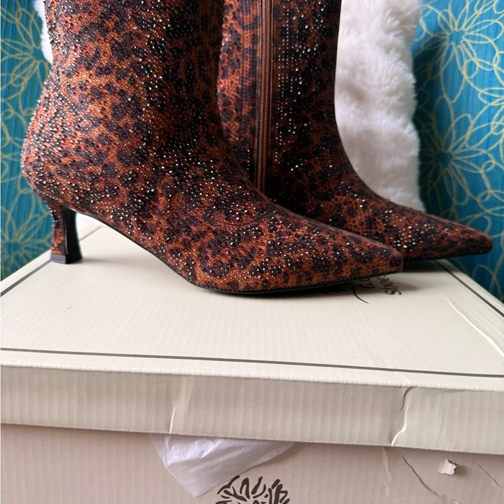 Elegant Leopard Print Ankle Booties